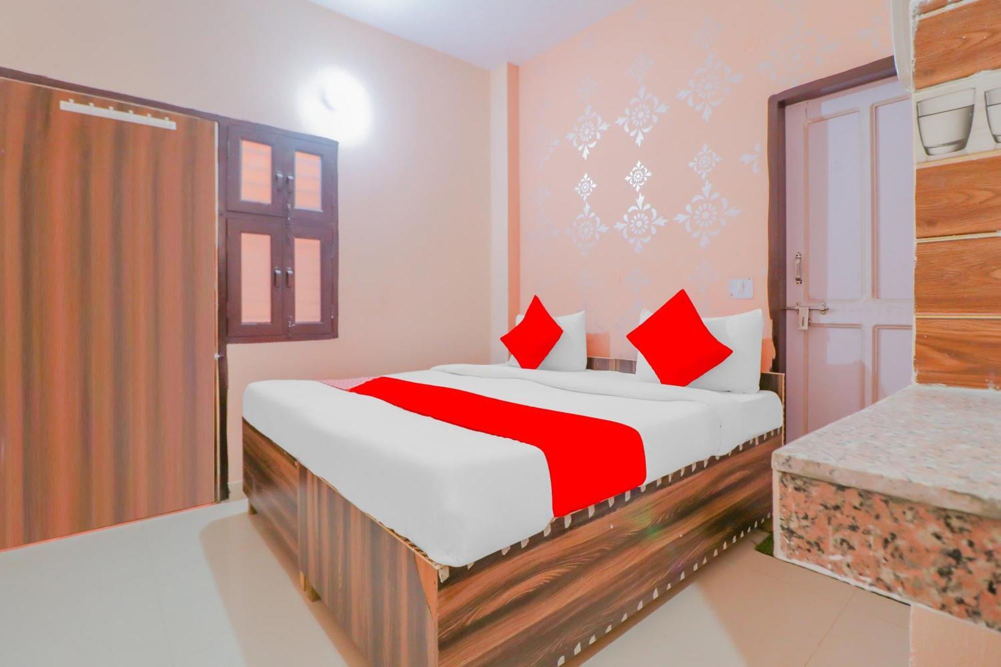 Hotel O Bhardwaj Guest House Garhi Harsaru Kültér fotó