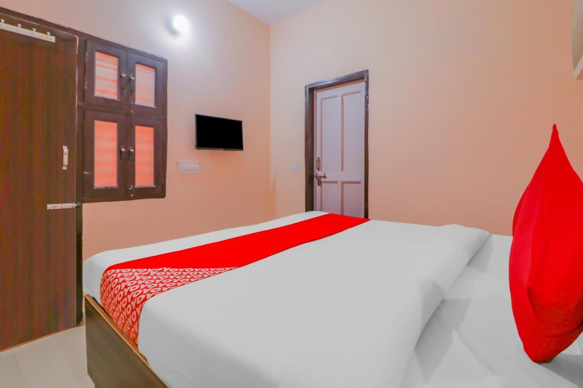 Hotel O Bhardwaj Guest House Garhi Harsaru Kültér fotó