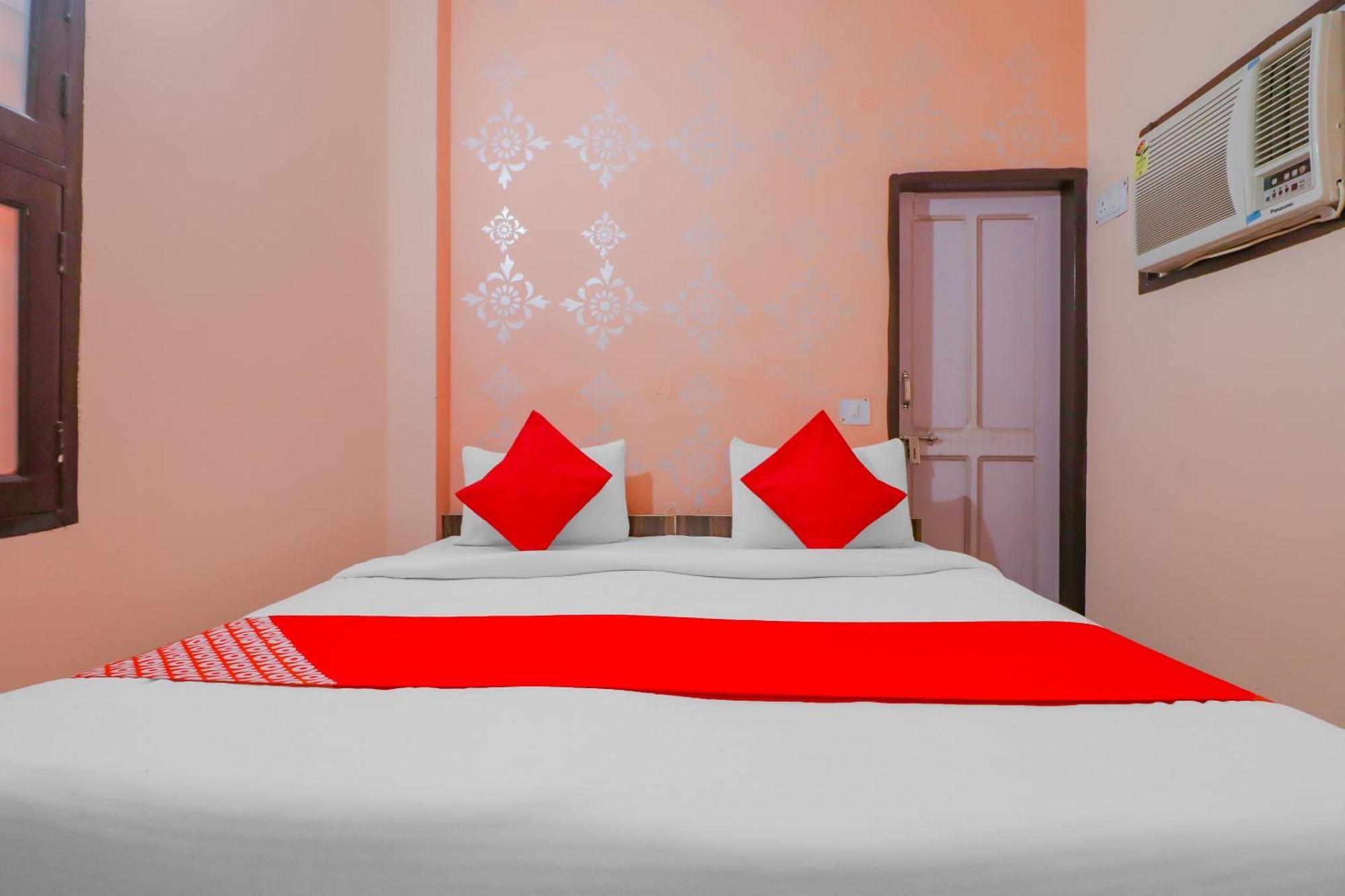 Hotel O Bhardwaj Guest House Garhi Harsaru Kültér fotó